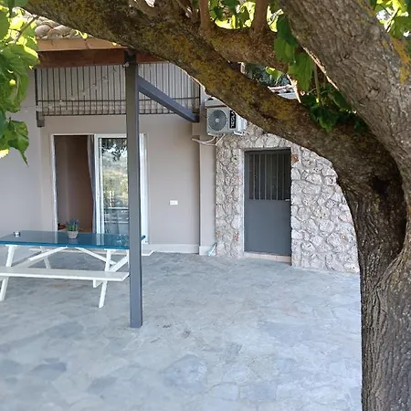 Oceanida Markon Traditional Villa Nikiana
